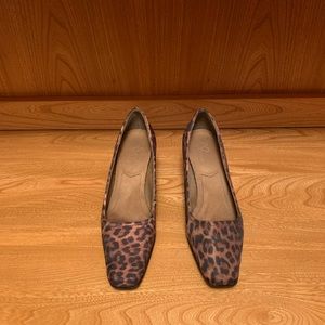 Animal print shoes, size 8, excellent condition